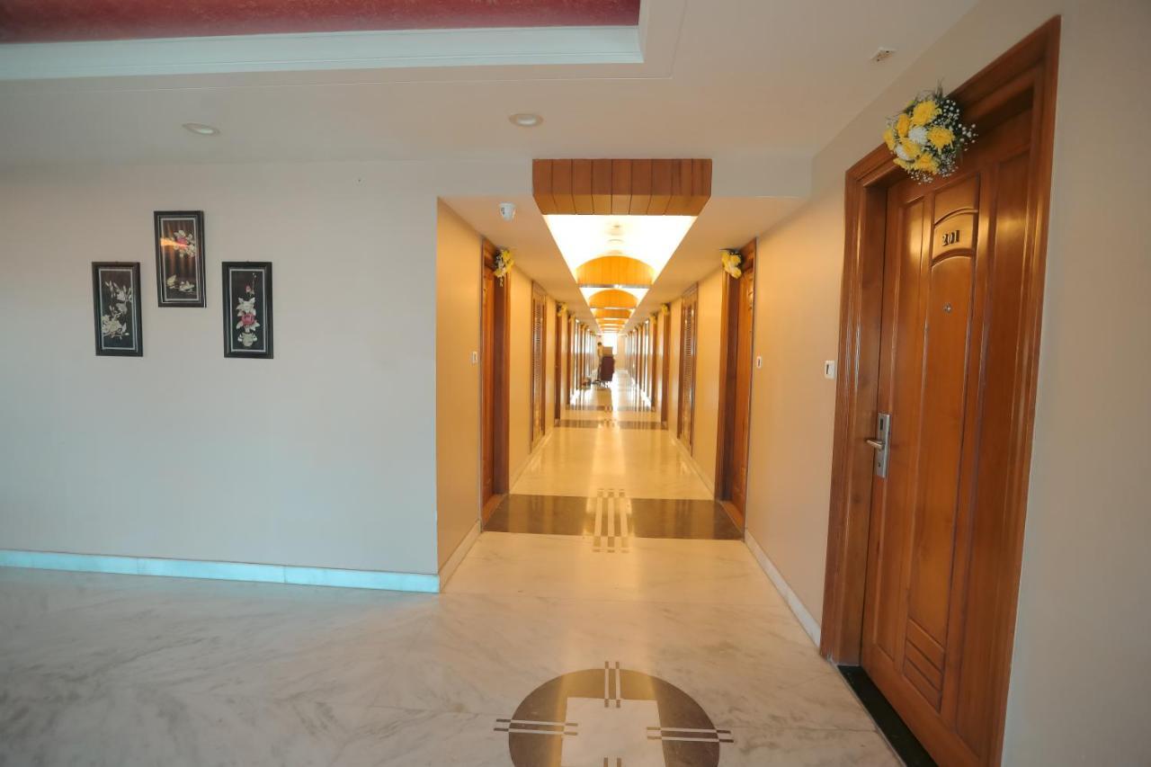 Hotel Saffron Leaf Dehradun Ngoại thất bức ảnh