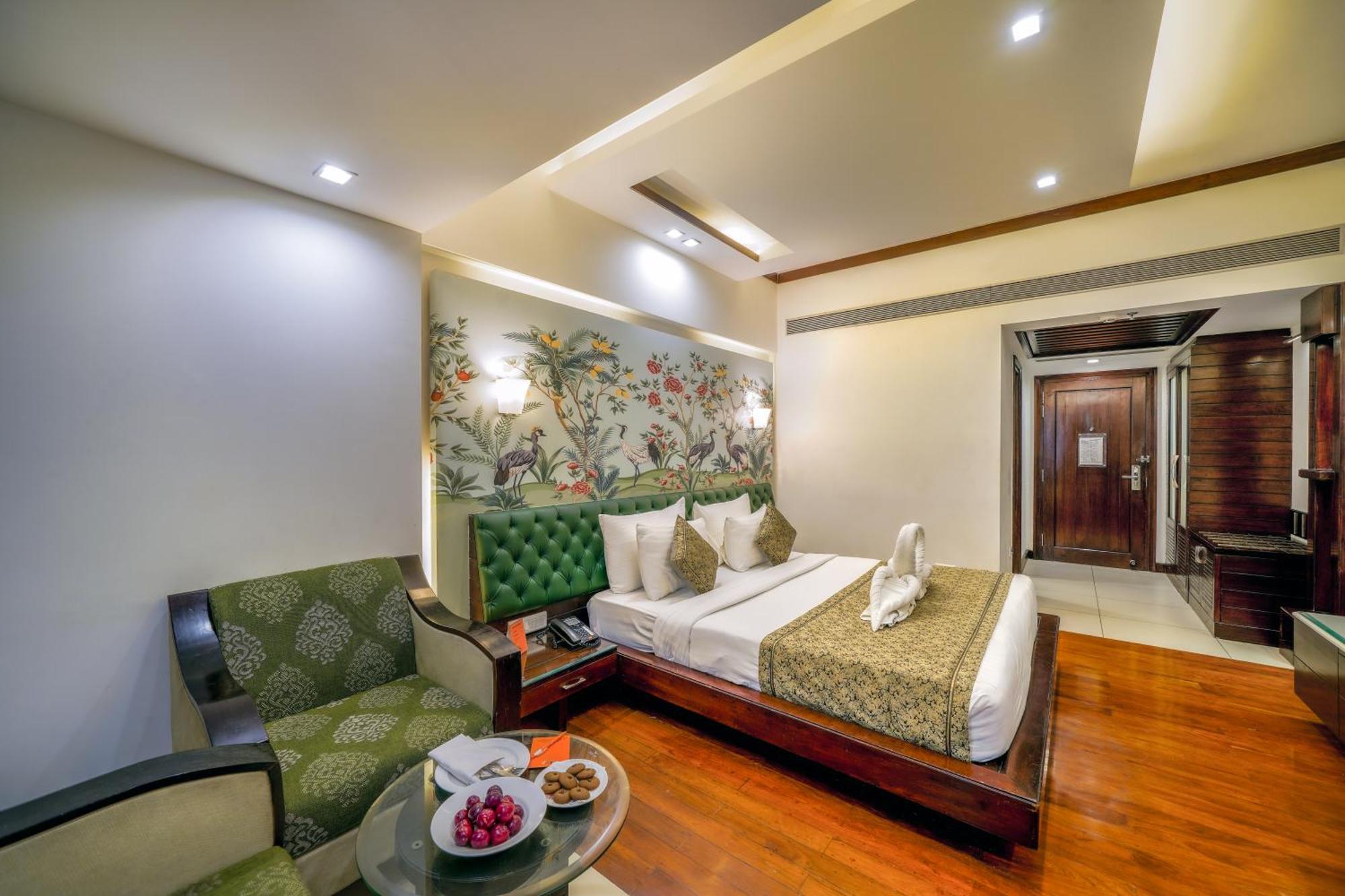 Hotel Saffron Leaf Dehradun Ngoại thất bức ảnh
