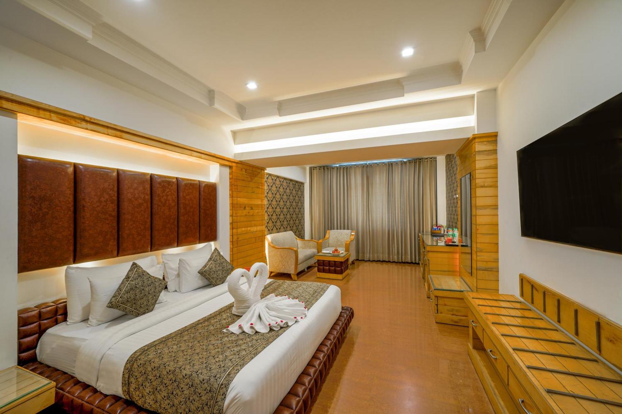 Hotel Saffron Leaf Dehradun Ngoại thất bức ảnh