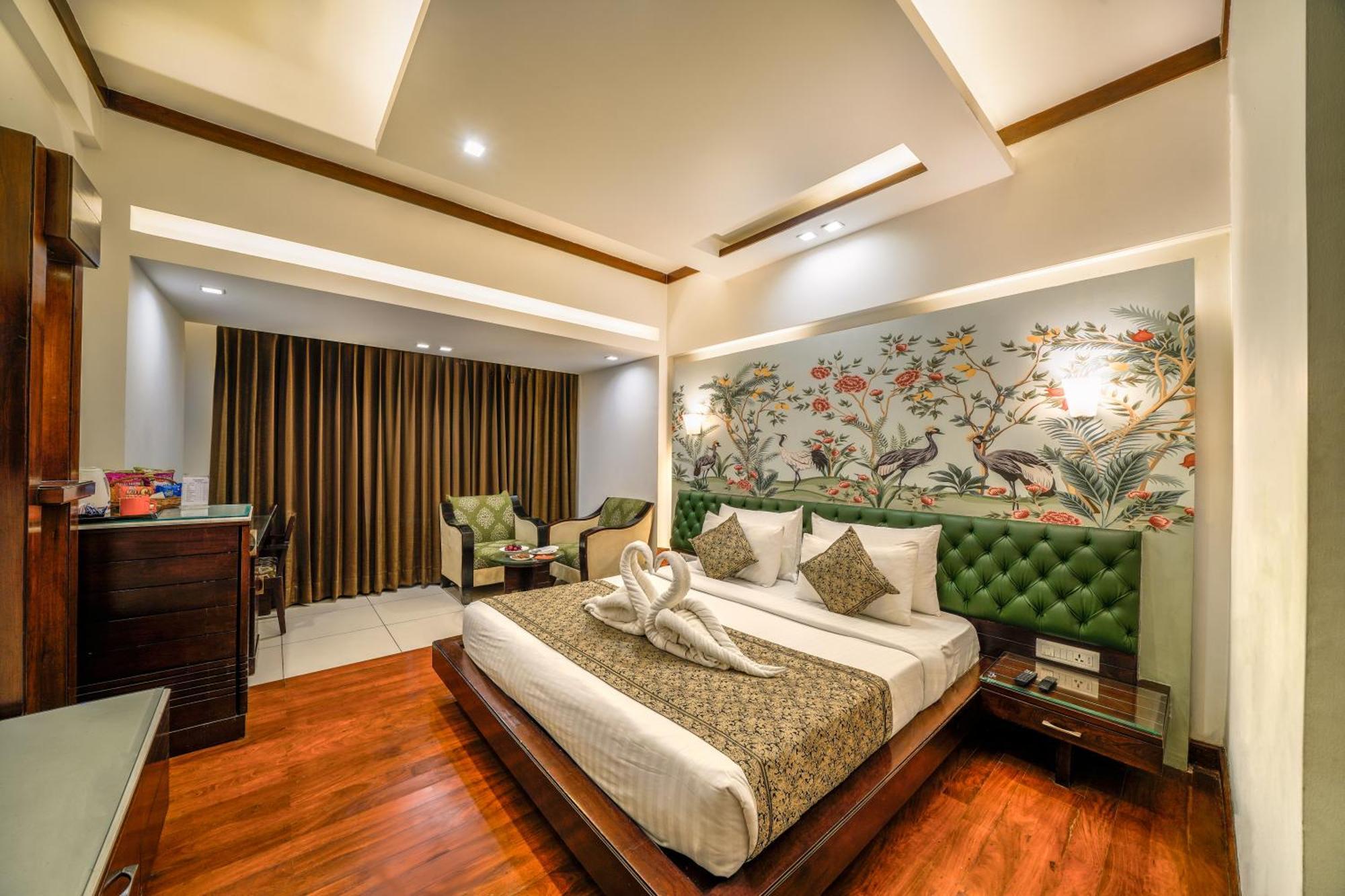 Hotel Saffron Leaf Dehradun Ngoại thất bức ảnh