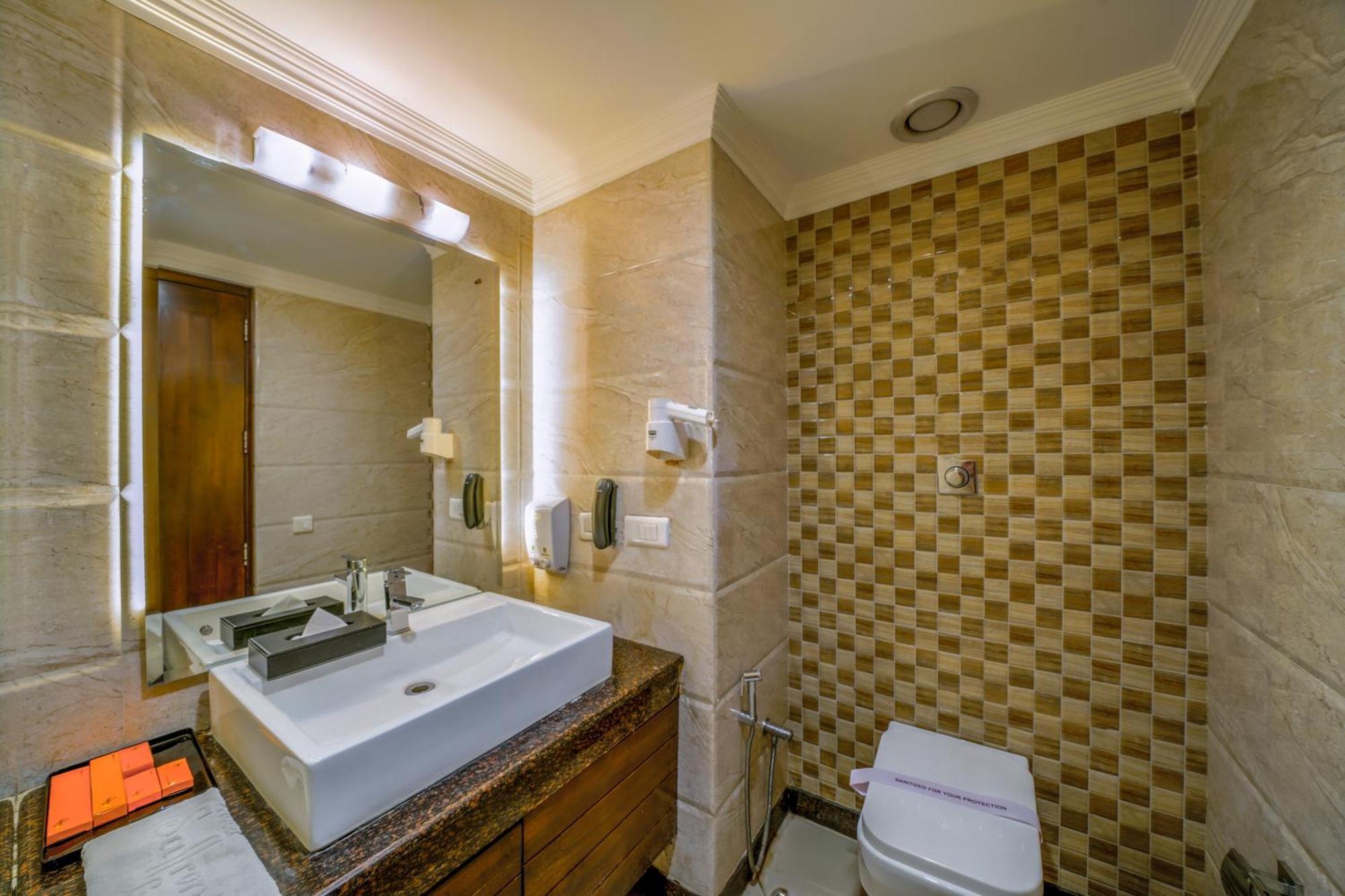 Hotel Saffron Leaf Dehradun Ngoại thất bức ảnh