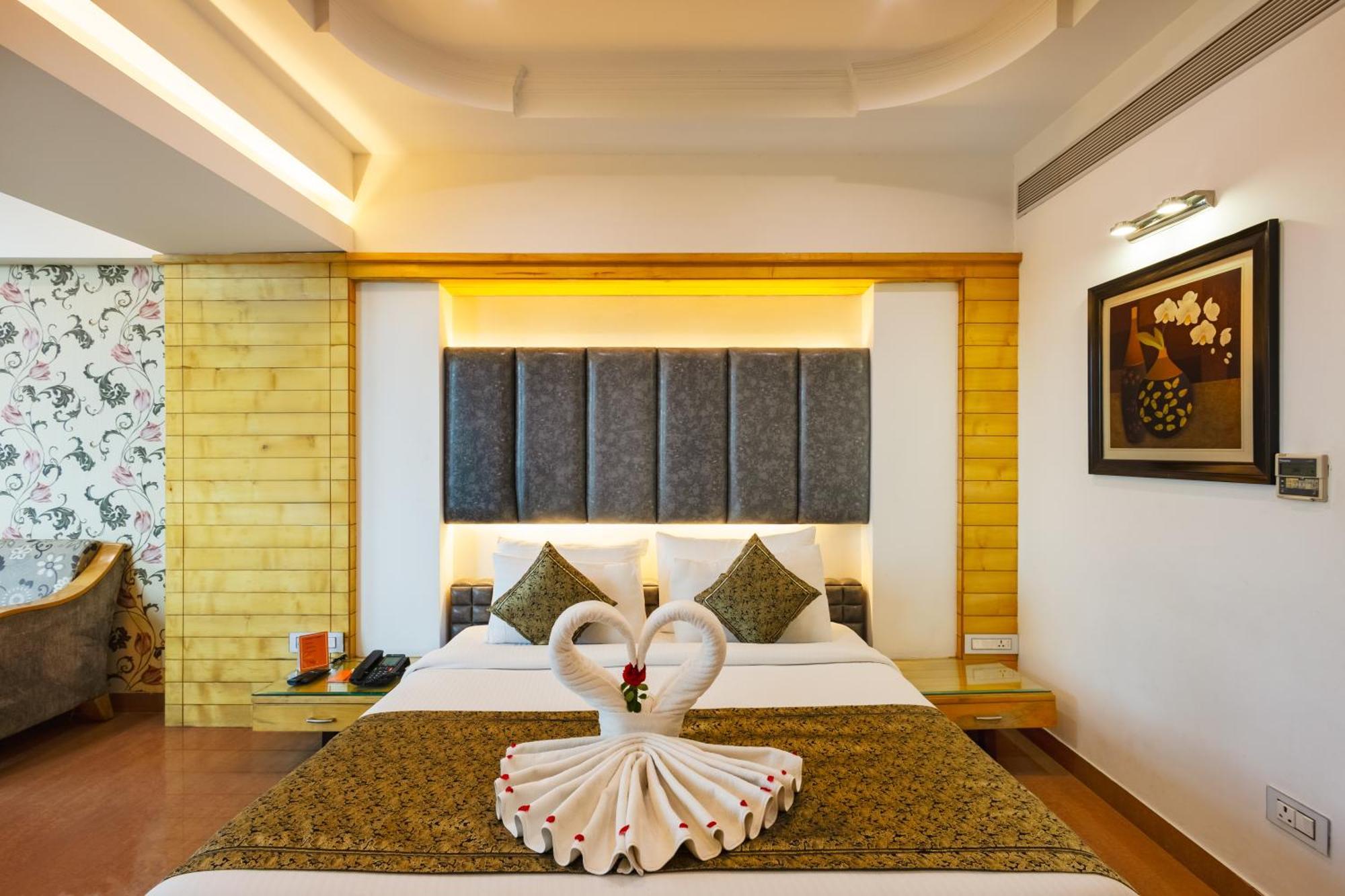 Hotel Saffron Leaf Dehradun Ngoại thất bức ảnh