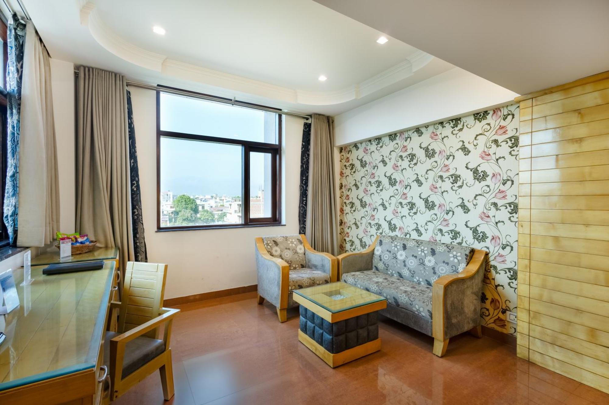 Hotel Saffron Leaf Dehradun Ngoại thất bức ảnh
