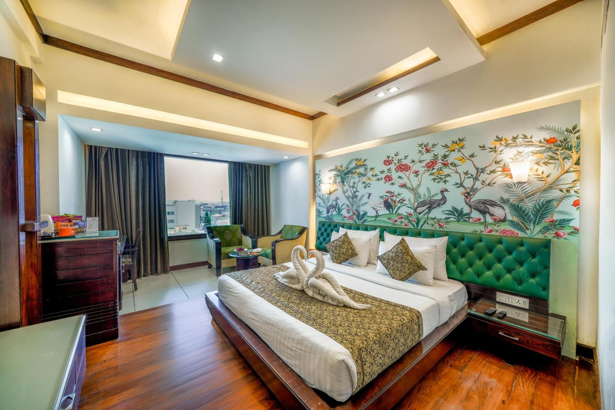 Hotel Saffron Leaf Dehradun Ngoại thất bức ảnh