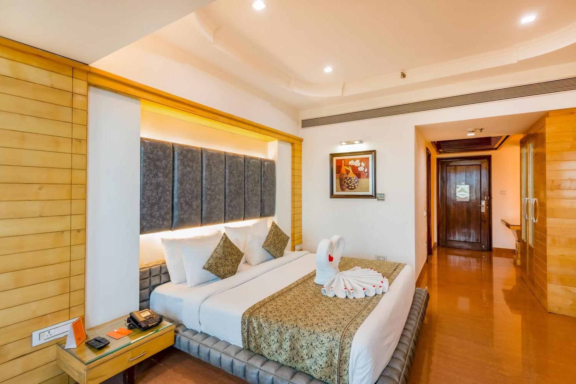 Hotel Saffron Leaf Dehradun Ngoại thất bức ảnh