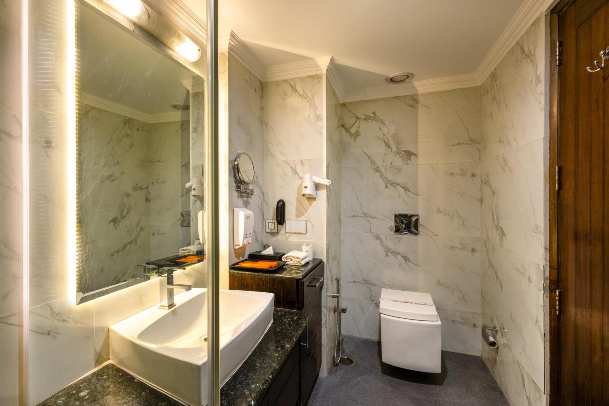 Hotel Saffron Leaf Dehradun Ngoại thất bức ảnh