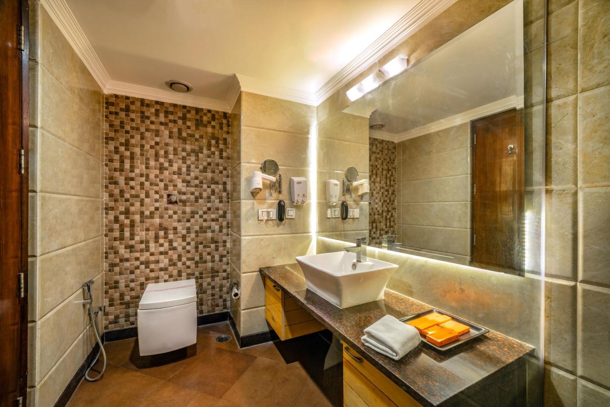 Hotel Saffron Leaf Dehradun Ngoại thất bức ảnh