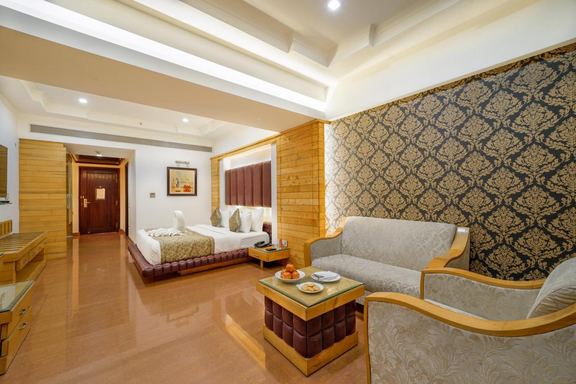 Hotel Saffron Leaf Dehradun Ngoại thất bức ảnh