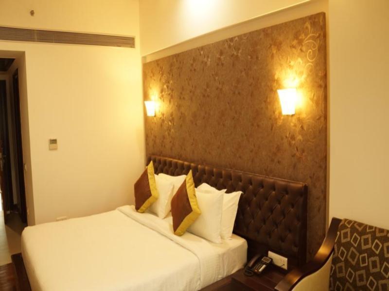 Hotel Saffron Leaf Dehradun Ngoại thất bức ảnh