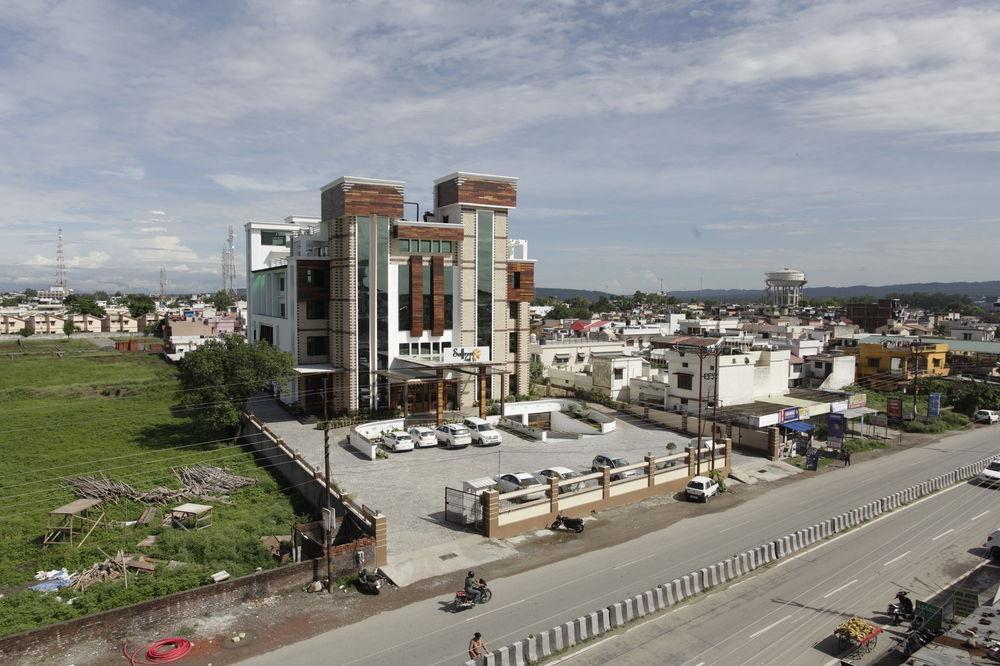 Hotel Saffron Leaf Dehradun Ngoại thất bức ảnh