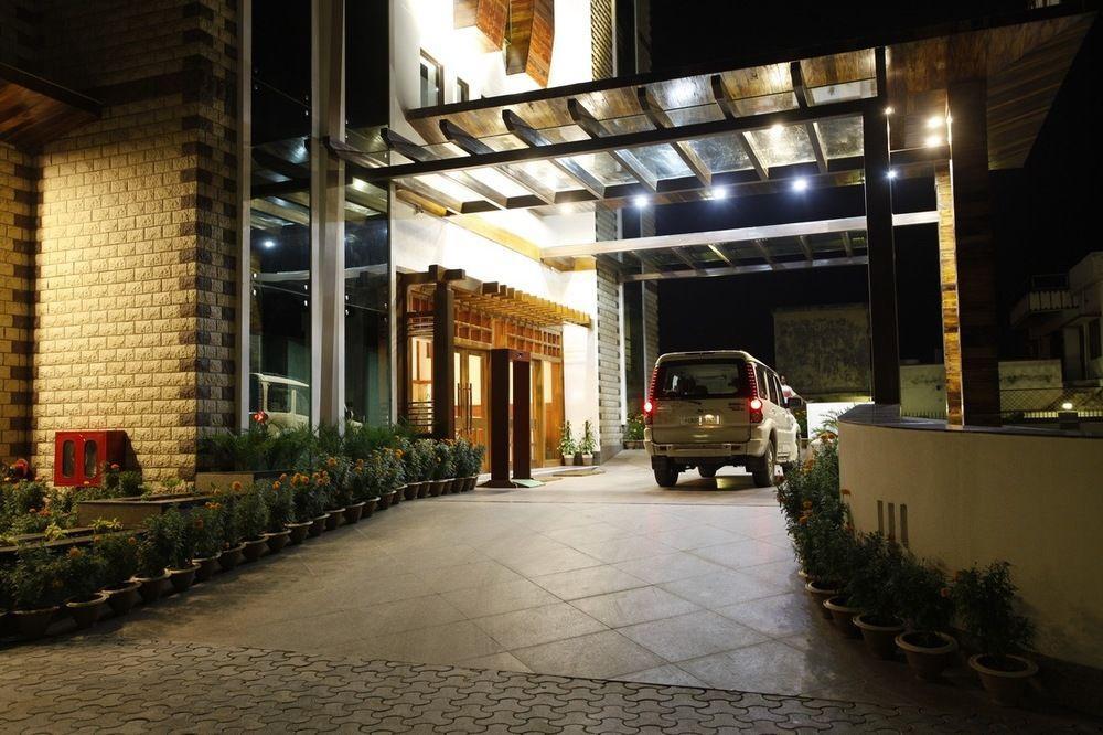 Hotel Saffron Leaf Dehradun Ngoại thất bức ảnh