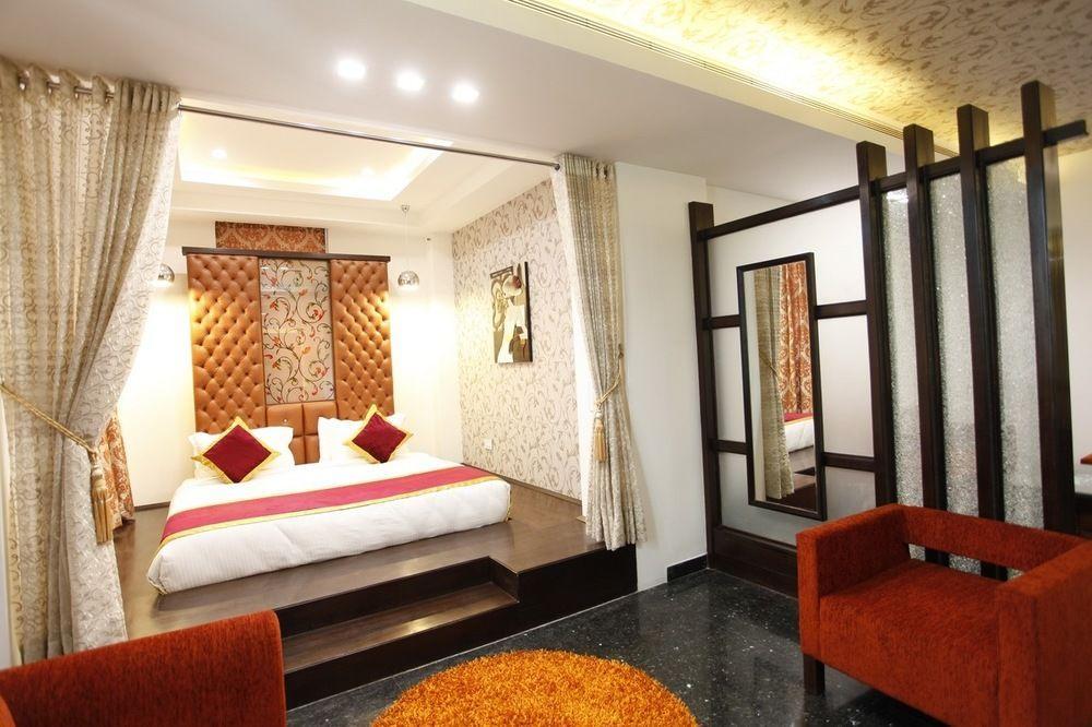 Hotel Saffron Leaf Dehradun Ngoại thất bức ảnh