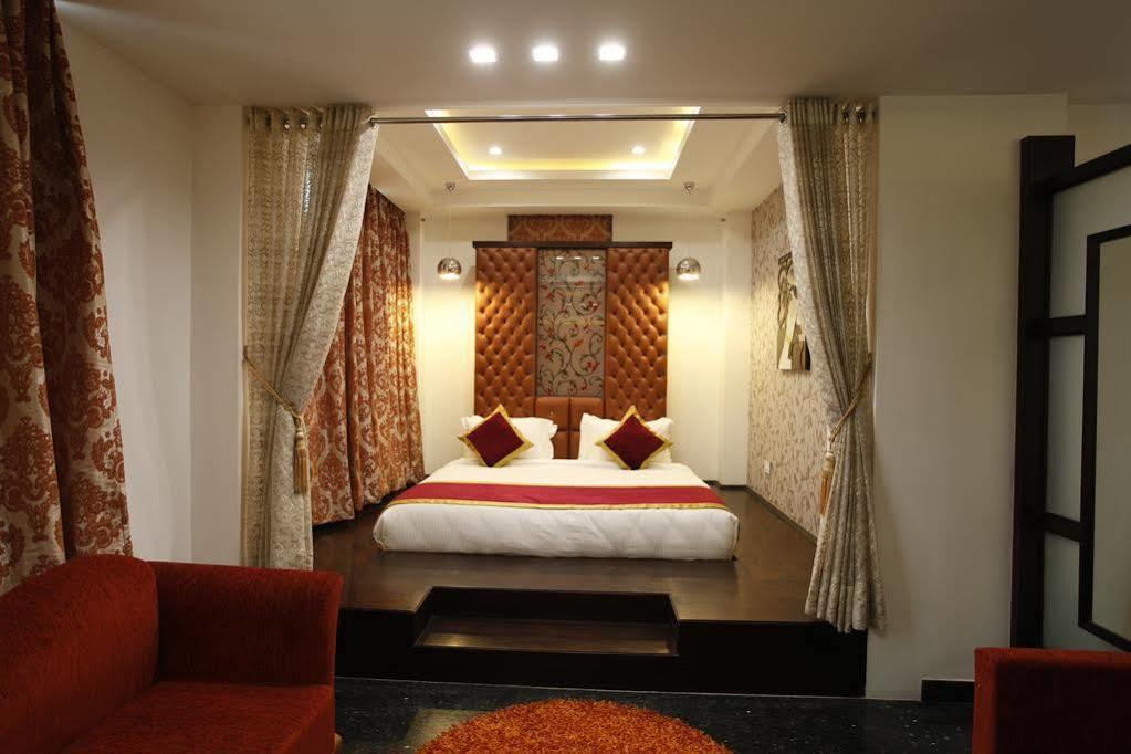 Hotel Saffron Leaf Dehradun Ngoại thất bức ảnh