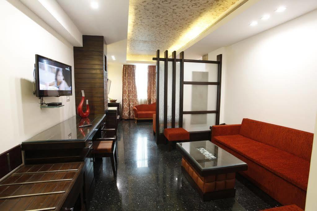 Hotel Saffron Leaf Dehradun Ngoại thất bức ảnh