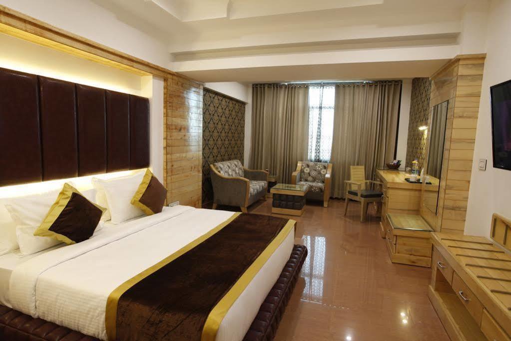 Hotel Saffron Leaf Dehradun Ngoại thất bức ảnh