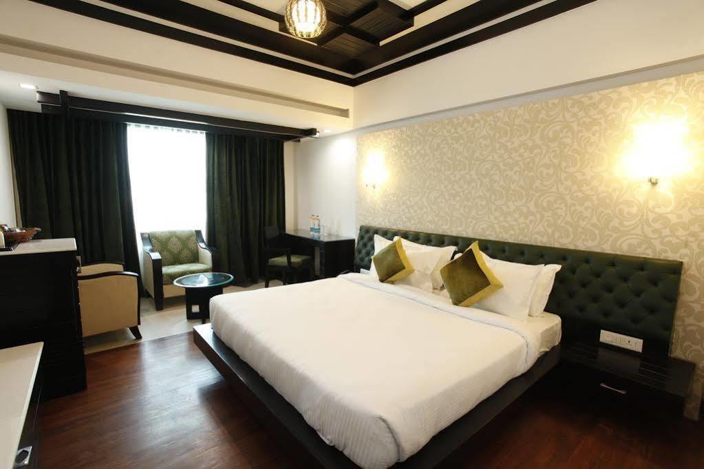 Hotel Saffron Leaf Dehradun Ngoại thất bức ảnh